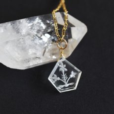 画像8: 【限定数のみ・エーデルワイスお花】切子細工彫刻　クリスタル(水晶)　スライスカット　サージカルステンレスネックレス50cm (8)