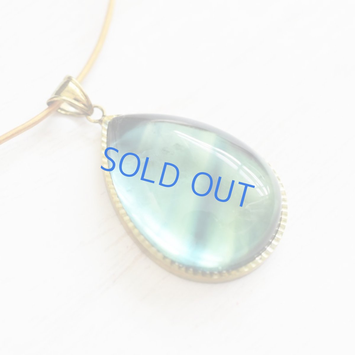 画像4: 【1点もの・セッティングB】超大粒 マルチフローライト ペンダント 革コード約85センチネックレス (4)