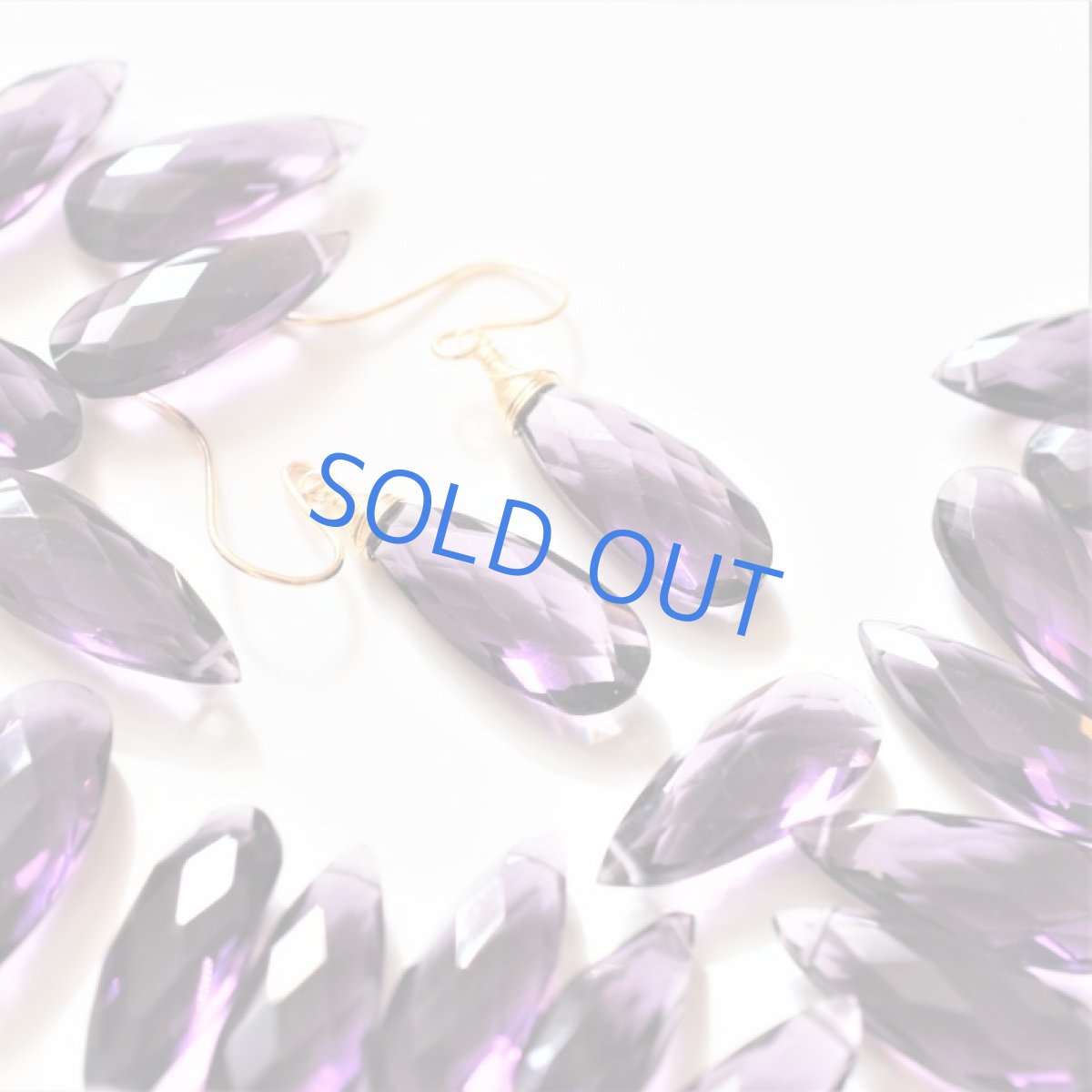 画像1: 30％OFF SALE【限定数のみ】パープルクォーツ　細長大粒ペアシェイプ　ワイヤー巻　サージカルステンレスフックピアス  (1)