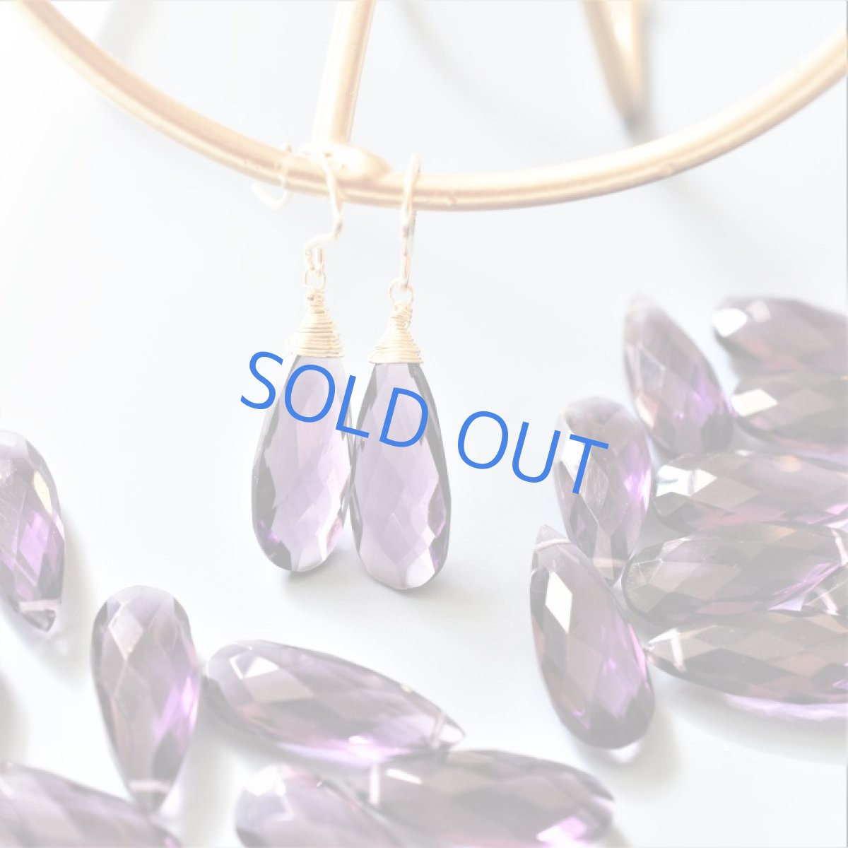 画像2: 30％OFF SALE【限定数のみ】パープルクォーツ　細長大粒ペアシェイプ　ワイヤー巻　サージカルステンレスフックピアス  (2)
