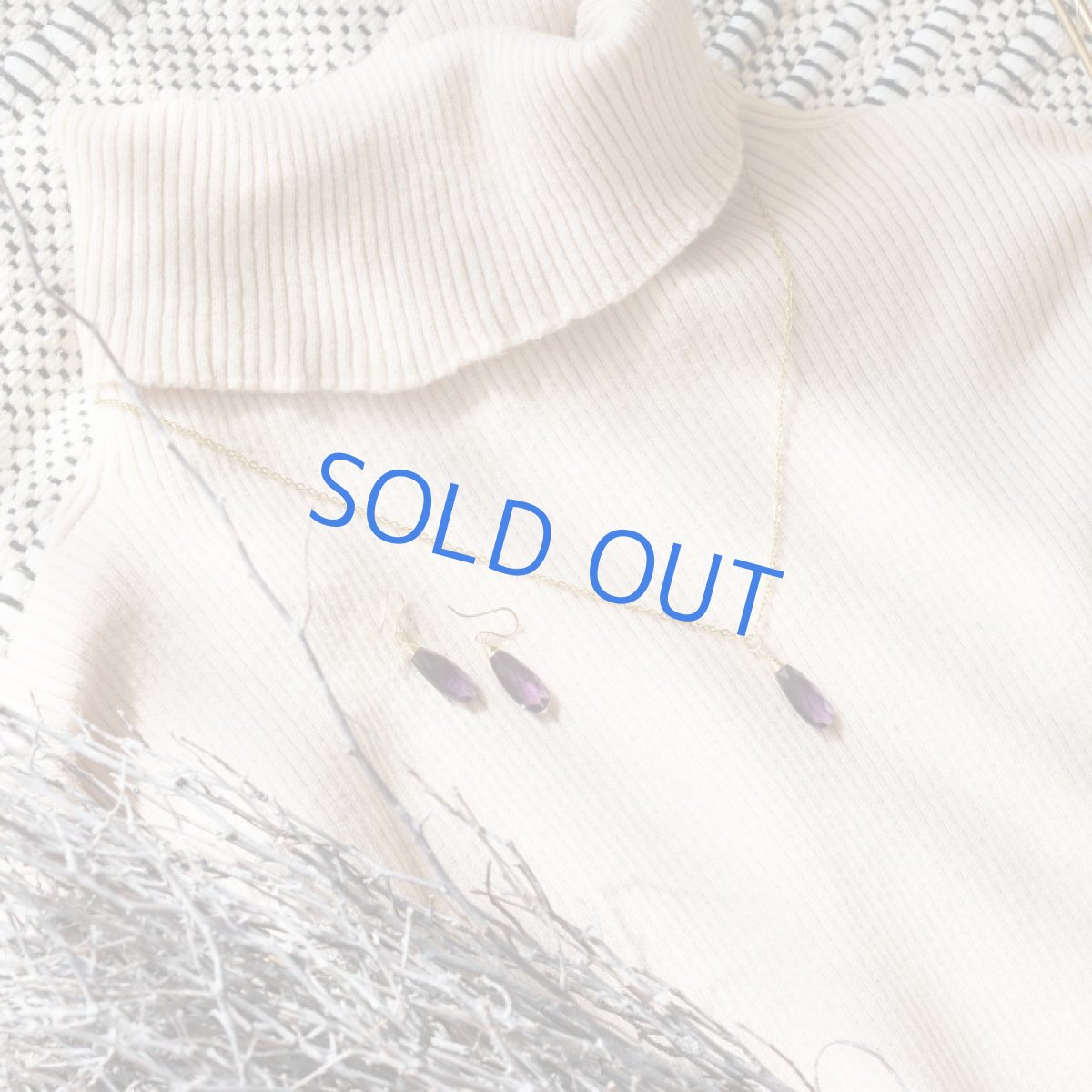 画像13: 30％OFF SALE【限定数のみ】パープルクォーツ　細長大粒ペアシェイプ　ワイヤー巻　サージカルステンレスフックピアス  (13)