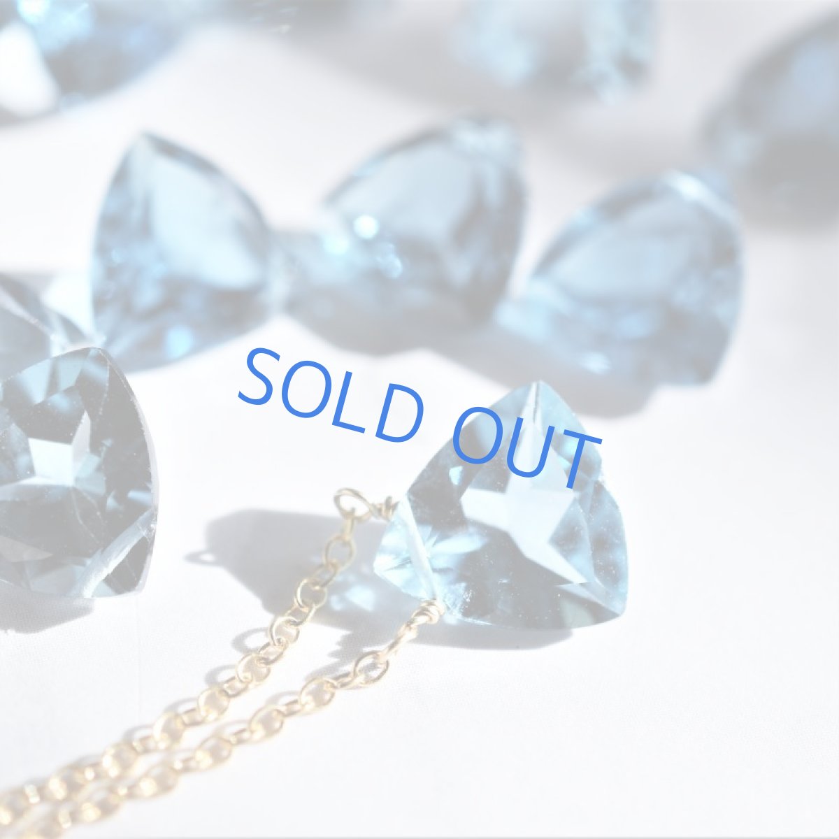 画像6: Creema特集掲載【訳あり・残り3】宝石用ルース　大粒　ロンドンブルートパーズ　トライアングルジェム　サージカルステンレスネックレス40cm (6)