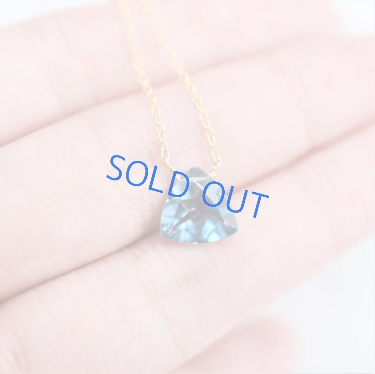 画像9: Creema特集掲載【訳あり・残り3】宝石用ルース　大粒　ロンドンブルートパーズ　トライアングルジェム　サージカルステンレスネックレス40cm (9)