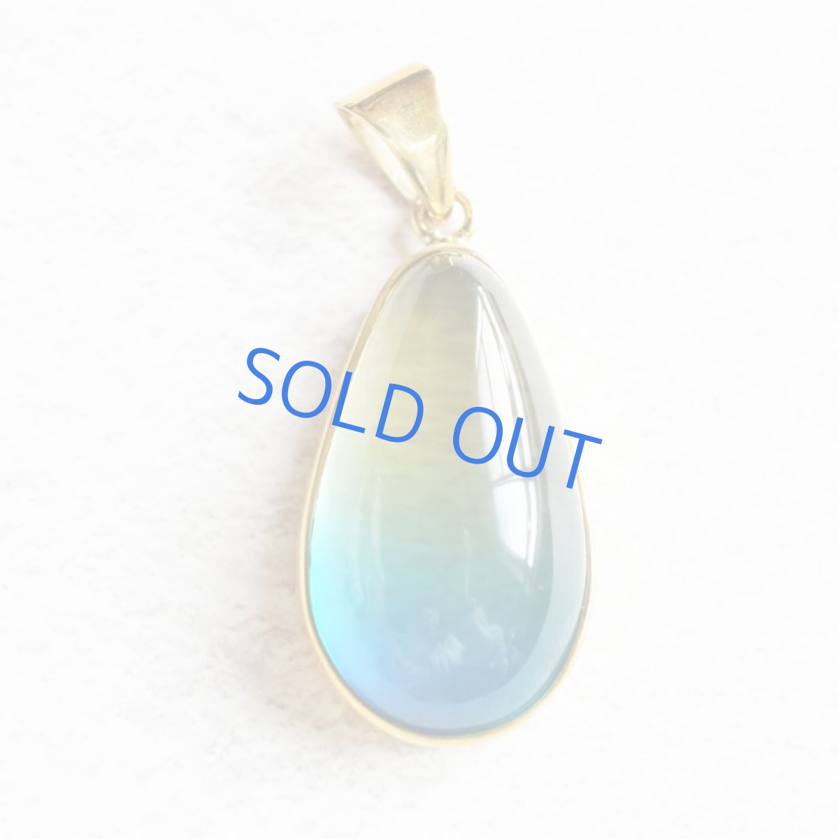 画像3: 【限定1・F】超希少石! 海を閉じ込めた バイカラー イエロー×ブルーカラーアンバー ゴールドカラー牛革コード ロングネックレス 約85cm (3)