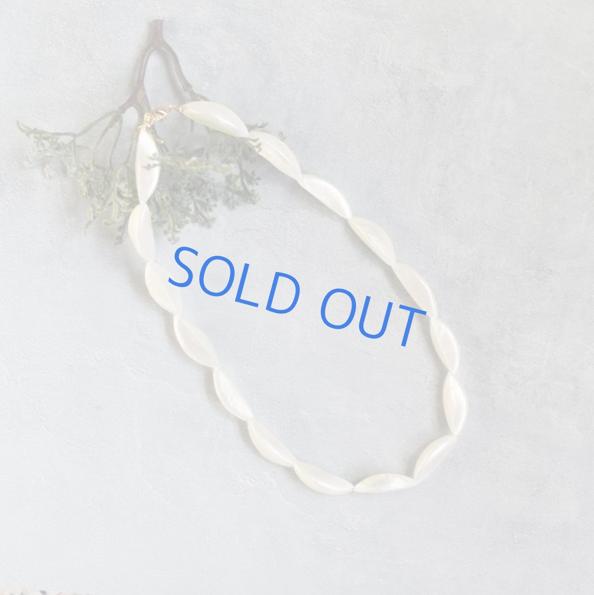 画像4: 【限定数のみ】シェルパール(トロカシェル）　連なり三日月　ショートネックレス約46cm+5cm (4)