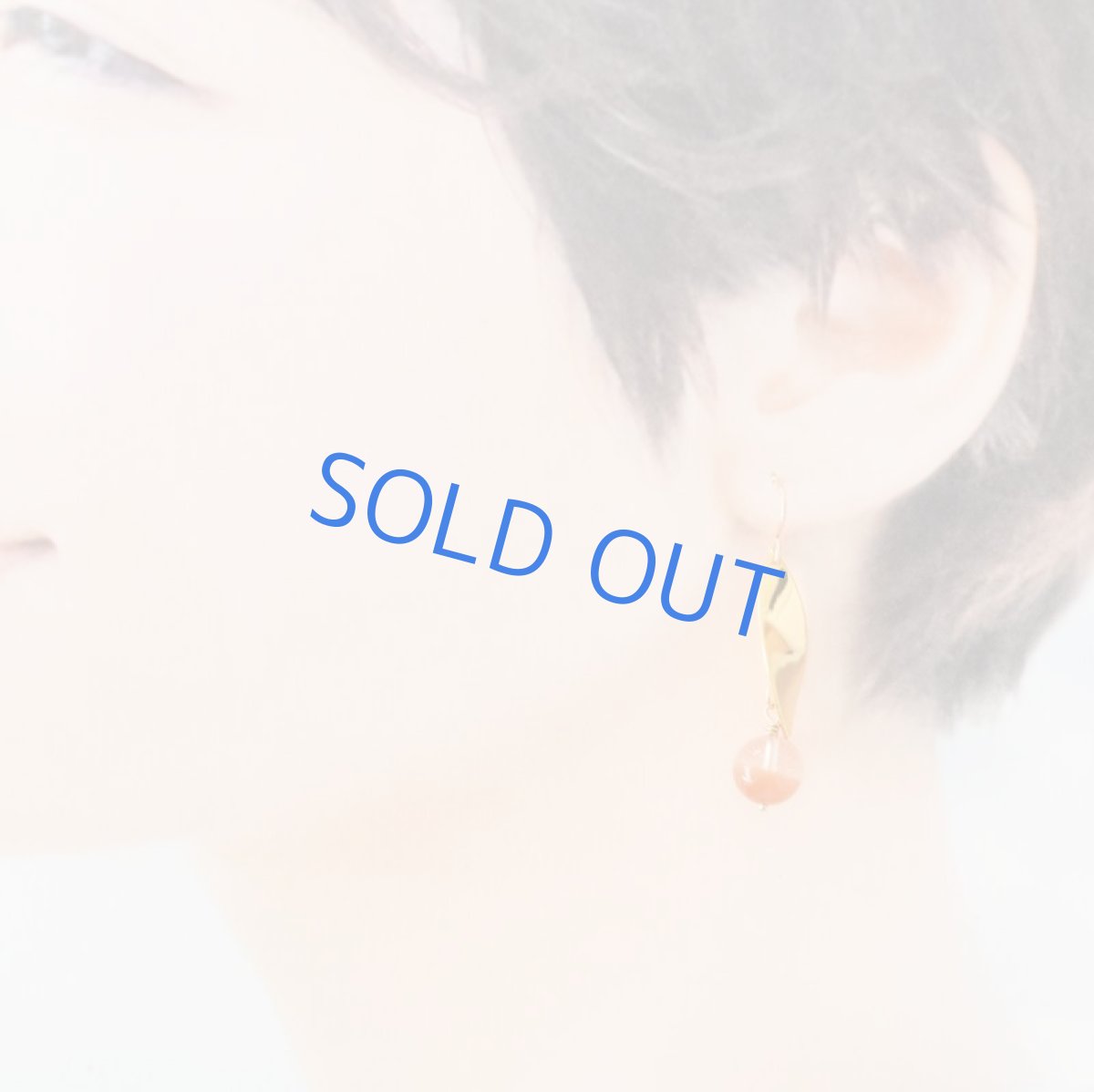 画像9: 【限定数のみ】バイカラー　ラビットファー　オレンジルチルクォーツ　サージカルステンレスフックピアス  (9)