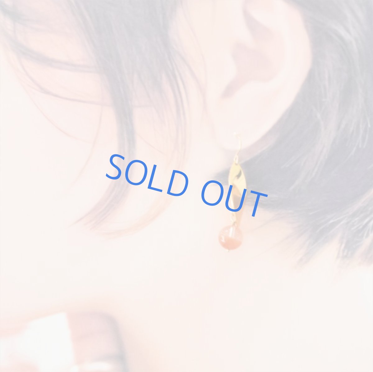 画像10: 【限定数のみ】バイカラー　ラビットファー　オレンジルチルクォーツ　サージカルステンレスフックピアス  (10)