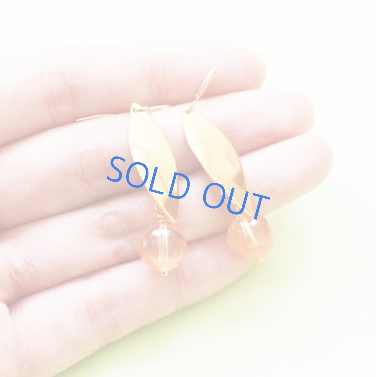 画像7: 【限定数のみ】バイカラー　ラビットファー　オレンジルチルクォーツ　サージカルステンレスフックピアス  (7)