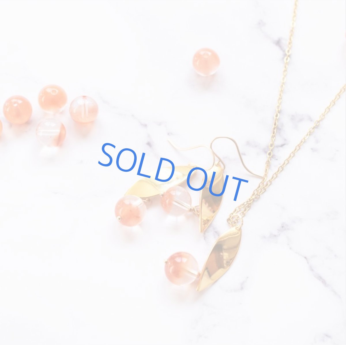 画像11: 【限定数のみ】バイカラー　ラビットファー　オレンジルチルクォーツ　サージカルステンレスフックピアス  (11)