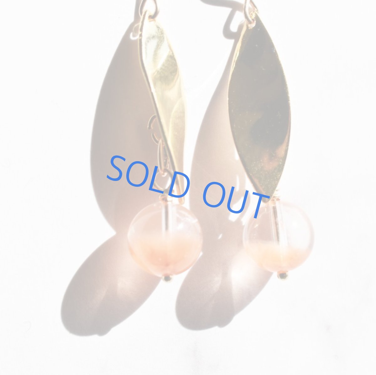 画像3: 【限定数のみ】バイカラー　ラビットファー　オレンジルチルクォーツ　サージカルステンレスフックピアス  (3)