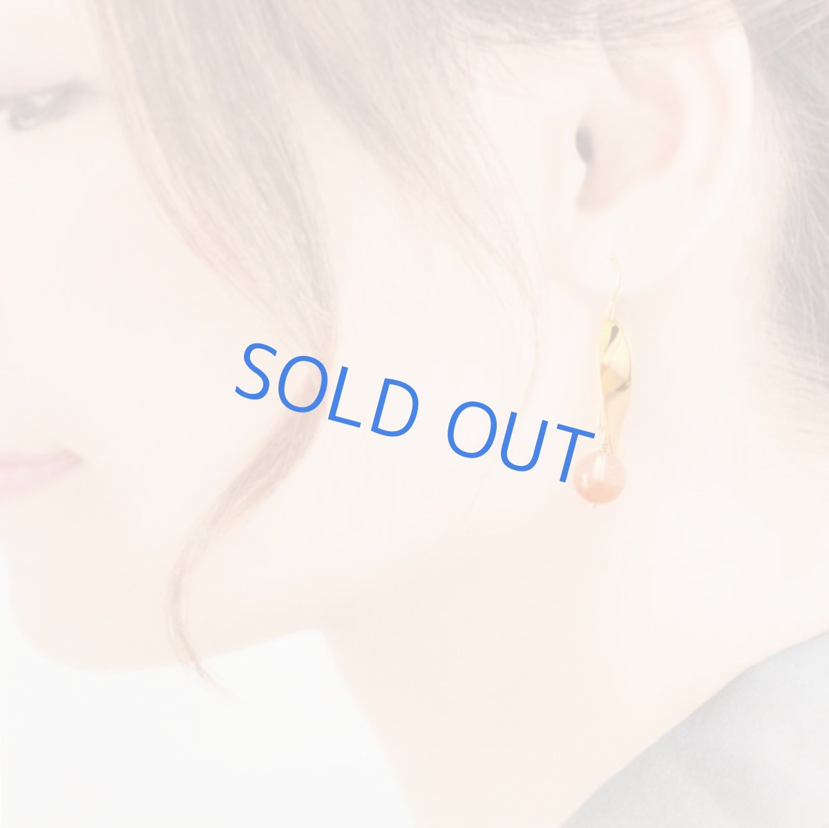 画像8: 【限定数のみ】バイカラー　ラビットファー　オレンジルチルクォーツ　サージカルステンレスフックピアス  (8)