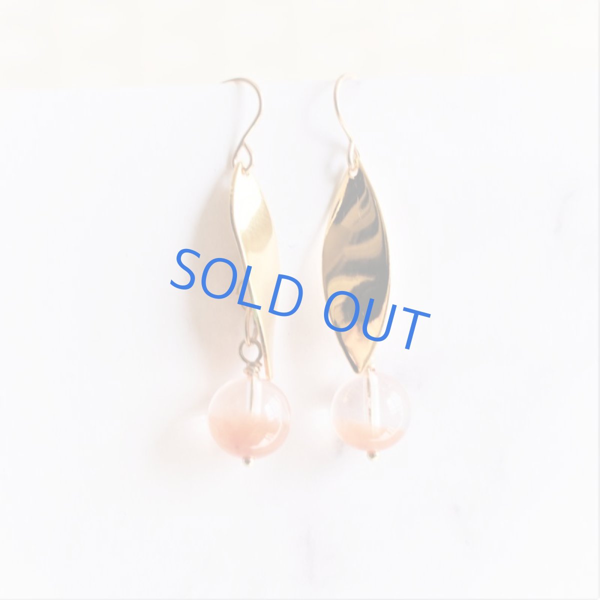 画像4: 【限定数のみ】バイカラー　ラビットファー　オレンジルチルクォーツ　サージカルステンレスフックピアス  (4)