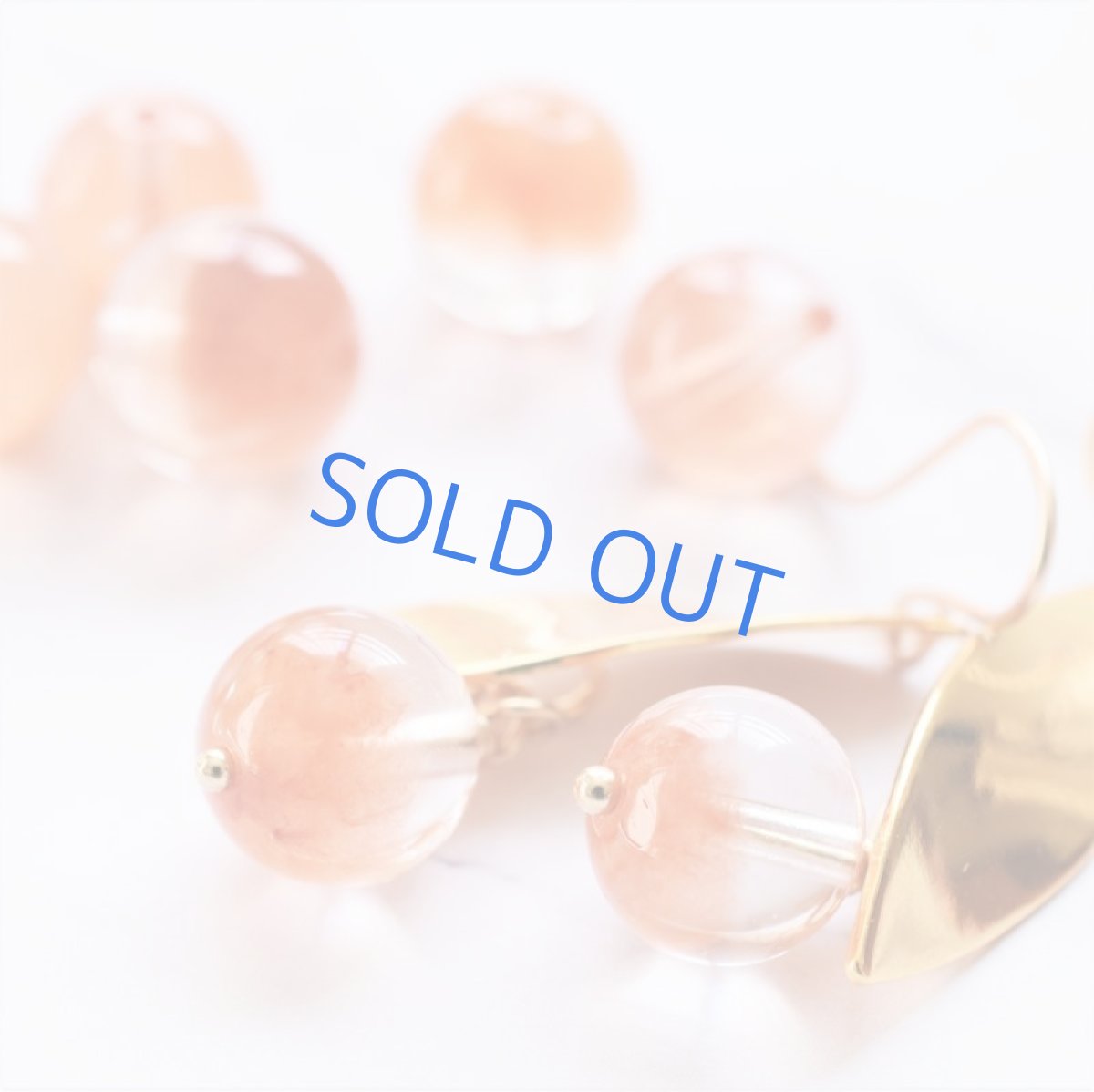 画像2: 【限定数のみ】バイカラー　ラビットファー　オレンジルチルクォーツ　サージカルステンレスフックピアス  (2)