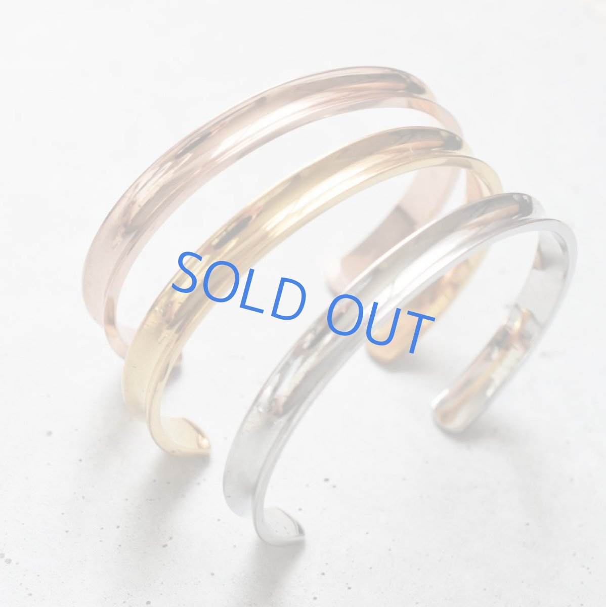 画像3: SALE・在庫僅少【残りゴールドのみ】シンプル　湾曲プレート　C型　サージカルステンレスバングル  (3)