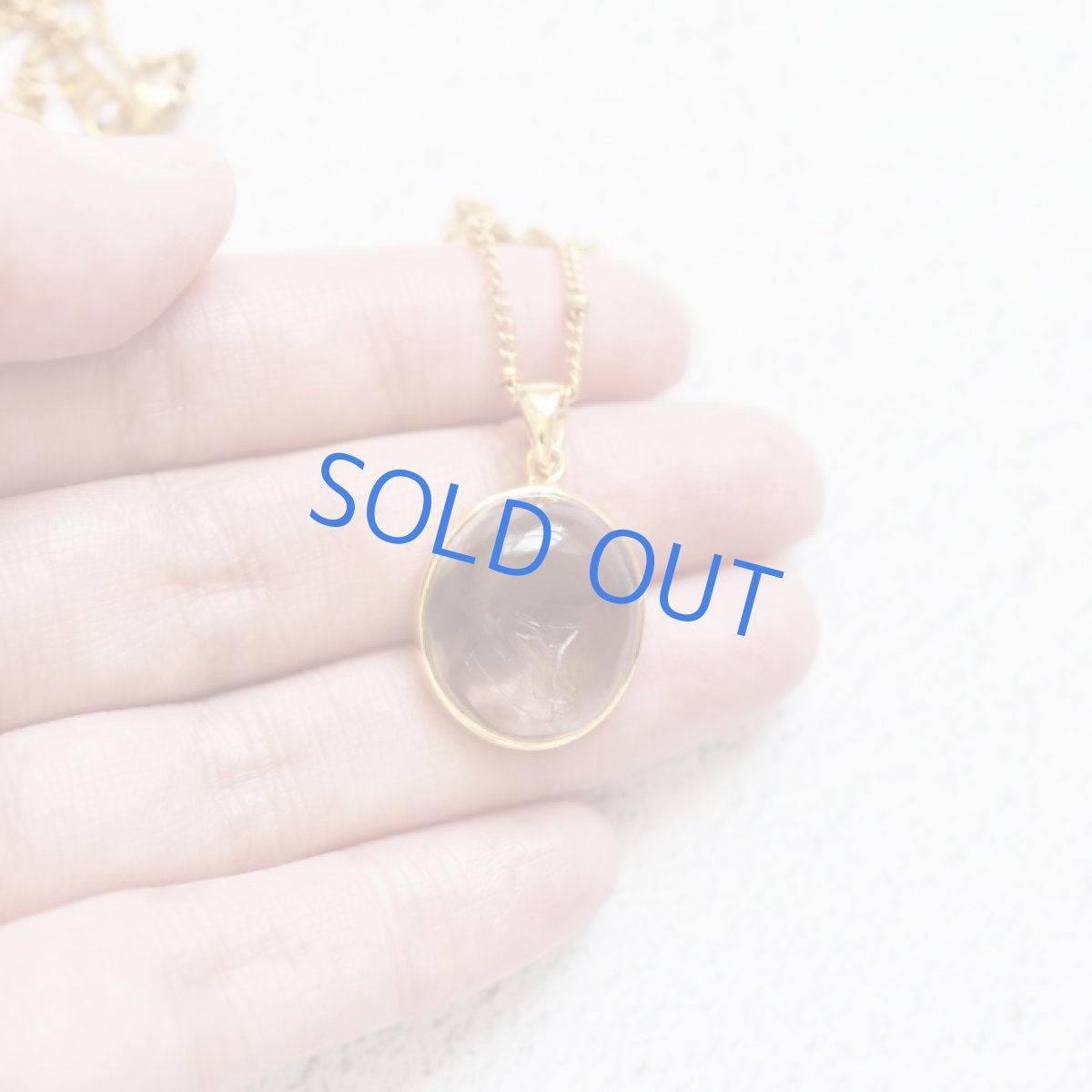 画像5: 夏の新作【1点もの・E】希少石！　水入り水晶(スモーキークォーツ）　ゴールドサージカルステンレスチェーン　60cm  (5)