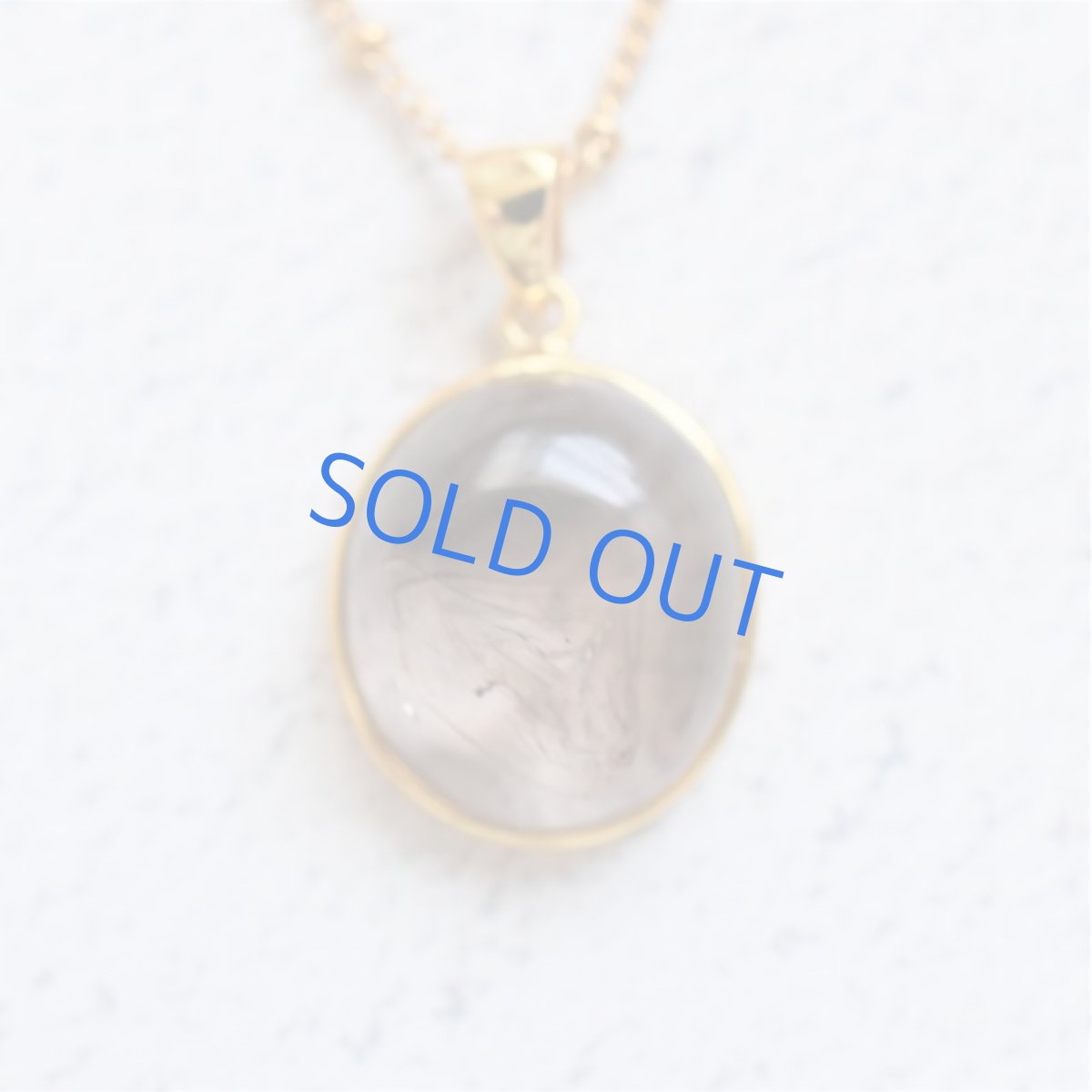 画像2: 夏の新作【1点もの・E】希少石！　水入り水晶(スモーキークォーツ）　ゴールドサージカルステンレスチェーン　60cm  (2)