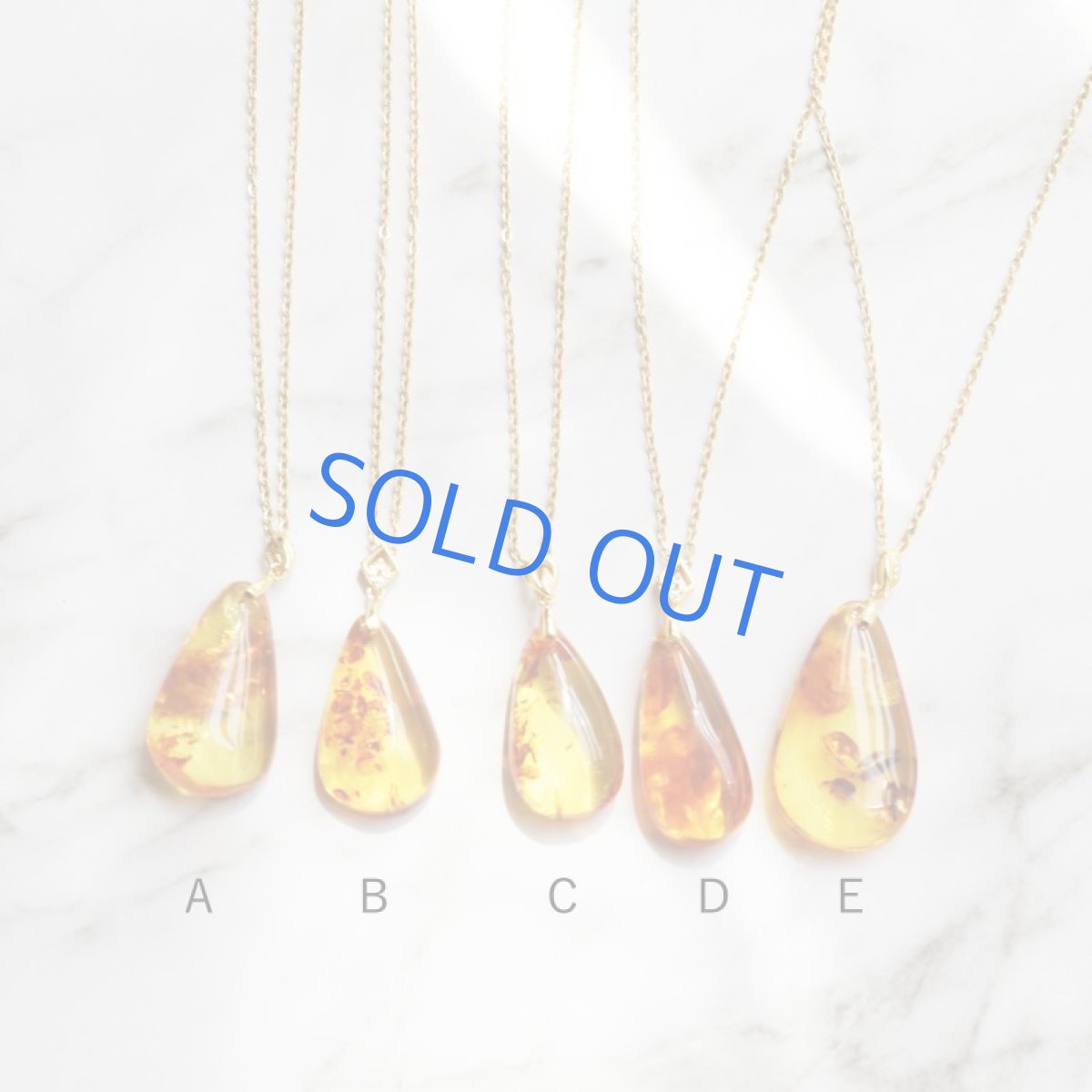 画像2: 【残りE】バルト海産　超大粒　クラック　アンバー(琥珀）　サージカルステンレスネックレス60cm  (2)