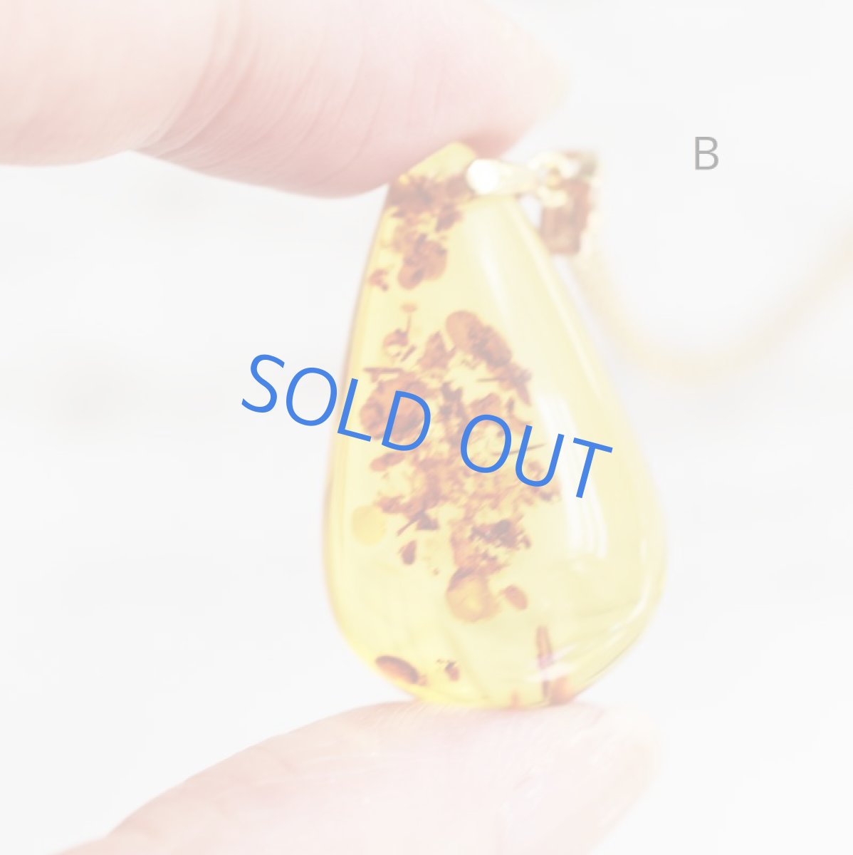 画像7: 【残りE】バルト海産　超大粒　クラック　アンバー(琥珀）　サージカルステンレスネックレス60cm  (7)