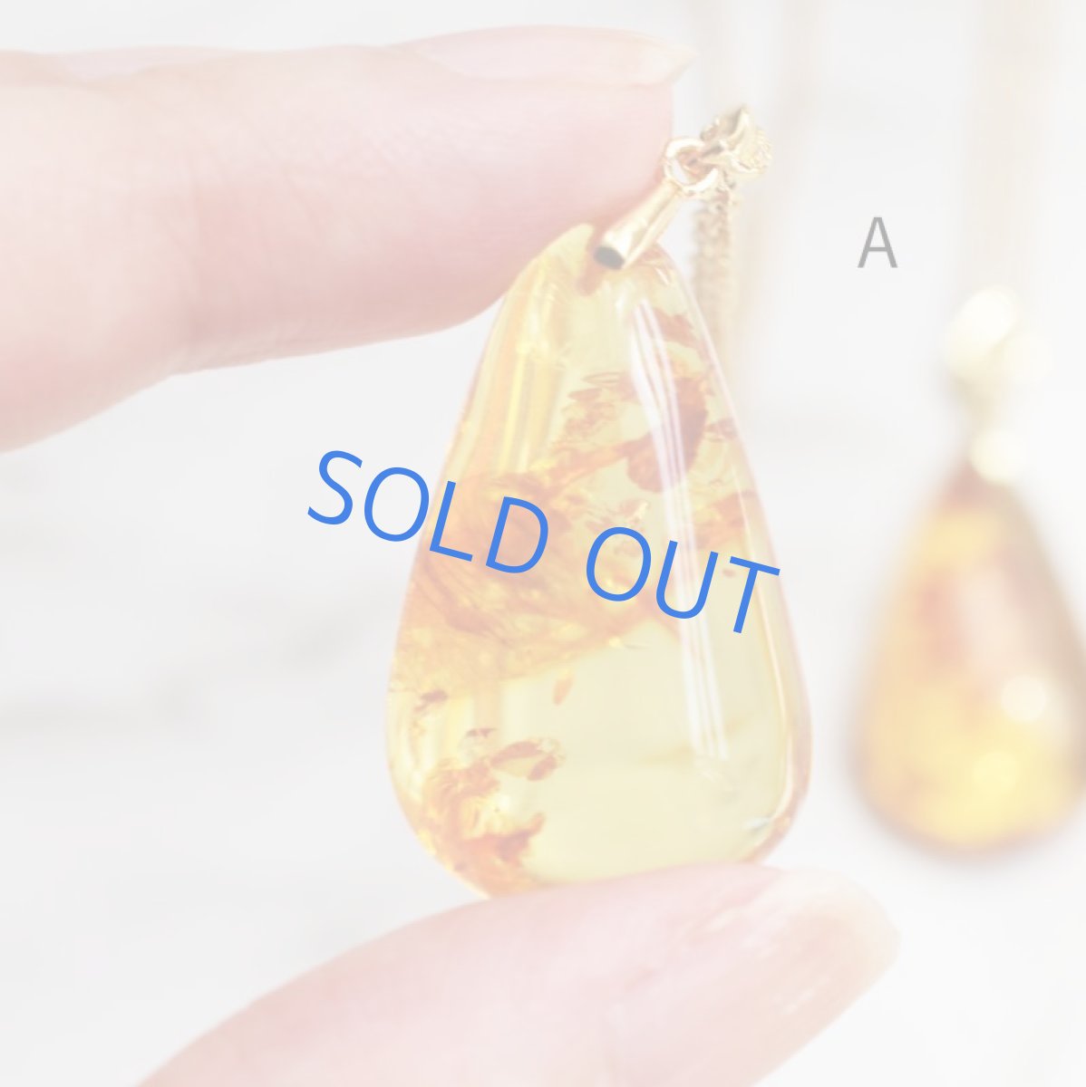 画像4: 【残りE】バルト海産　超大粒　クラック　アンバー(琥珀）　サージカルステンレスネックレス60cm  (4)