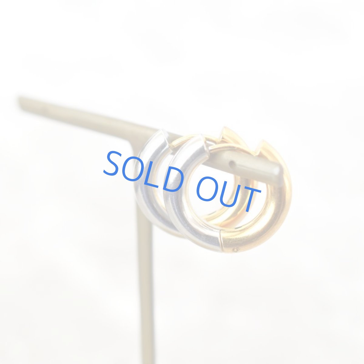 画像6: 冬の新作【316Lサージカルステンレス】バイカラー　ゴールド＆シルバー　リバーシブル　チャンキーフープピアス  (6)