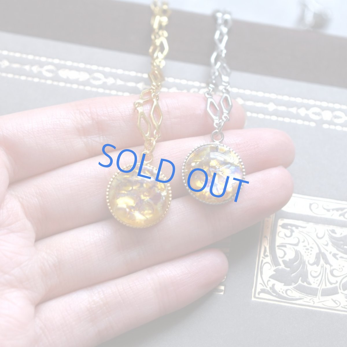 画像14: 【残り5・限定再入荷！】2024年辰年！　ドラゴンズブレス　希少大粒　vintage　琥珀色チェコガラス　ネックレス (14)