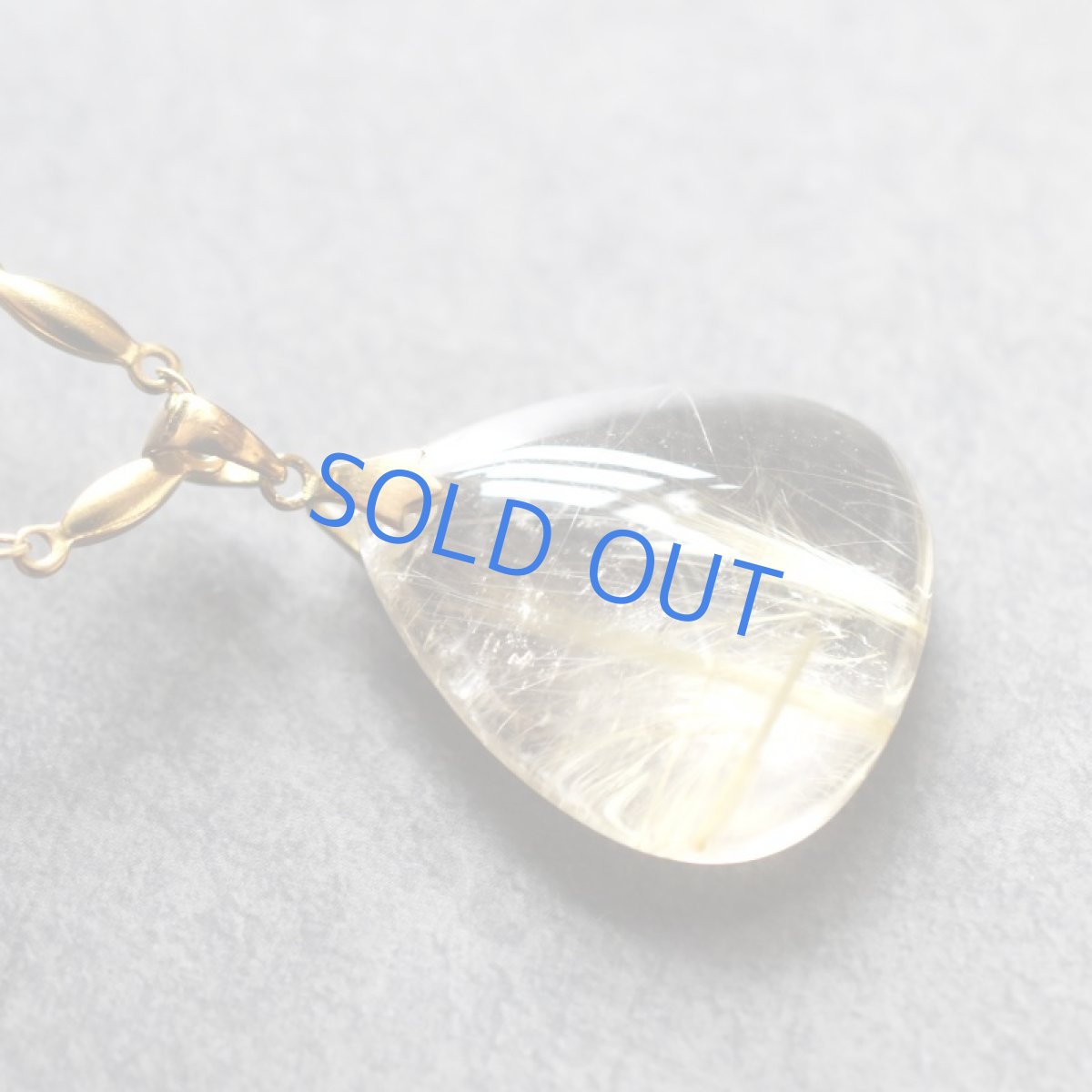 画像2: 春の新作【1点もの】超大粒　タイチン　ゴールドルチルクォーツ　サージカルステンレスネックレス  (2)