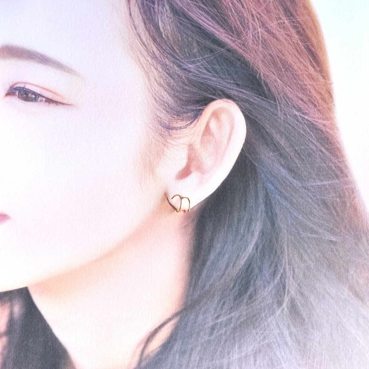 画像12: 秋の新作【金属アレルギー対応!・プレーン】男性も使える 重ね付け風 小さな シンプル カールピアス サージカルステンレス (12)