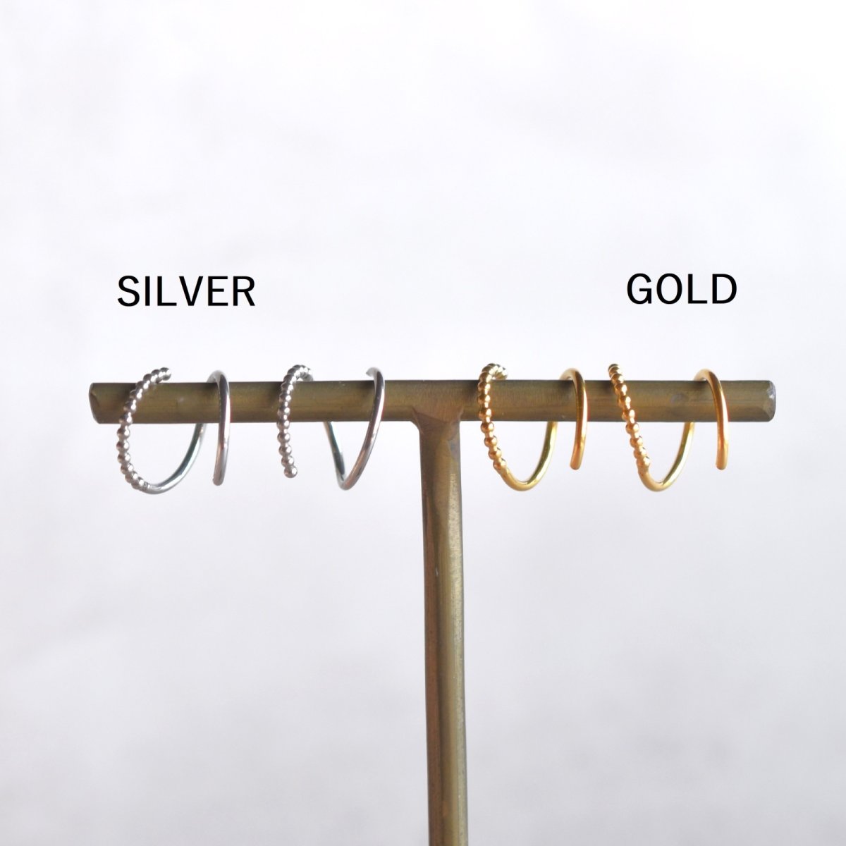 画像3: 秋の新作【金属アレルギー対応！・ドット】重ね付け風　小さなドット連なり　カールフープピアス　サージカルステンレス  (3)