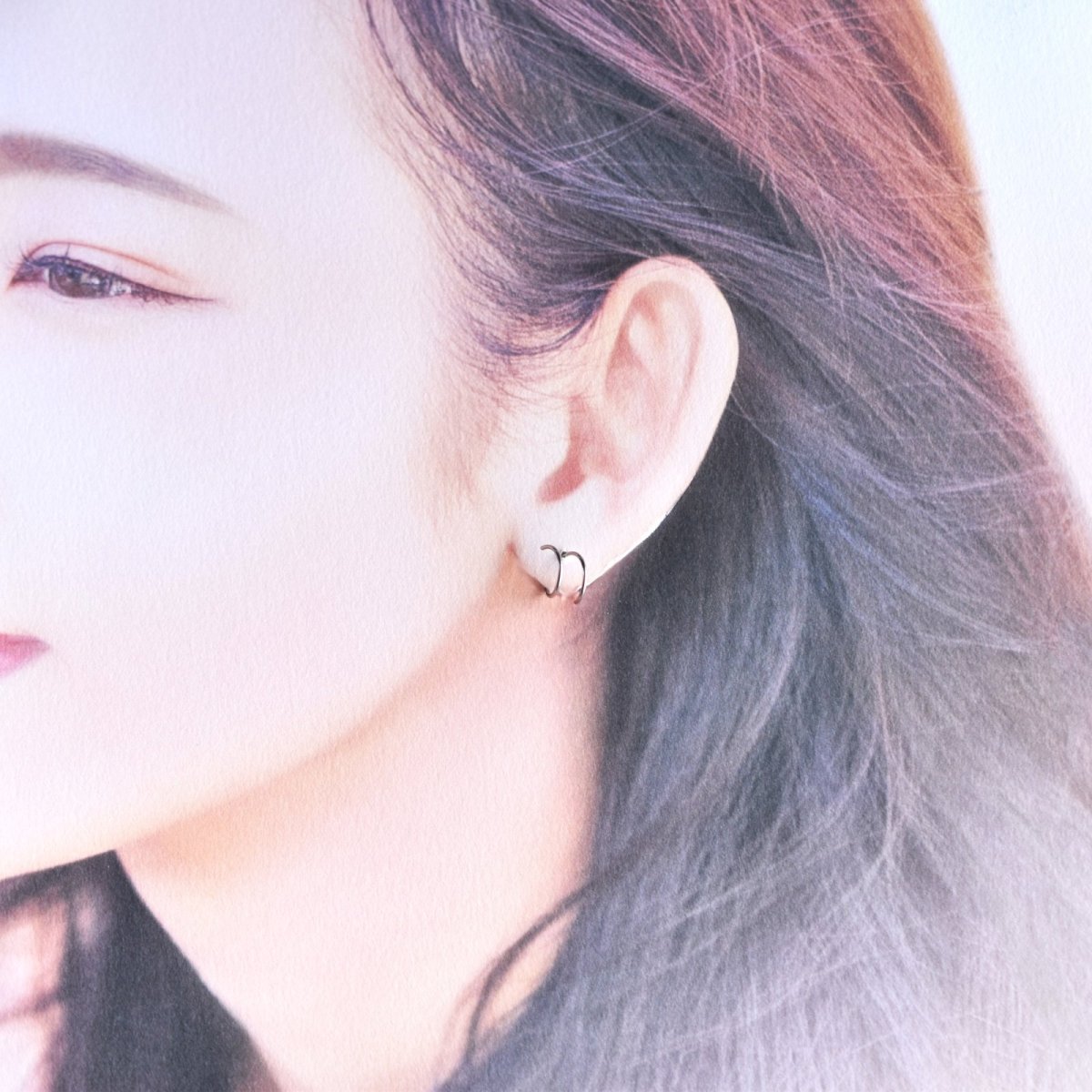 画像11: 秋の新作【金属アレルギー対応!・プレーン】男性も使える 重ね付け風 小さな シンプル カールピアス サージカルステンレス (11)