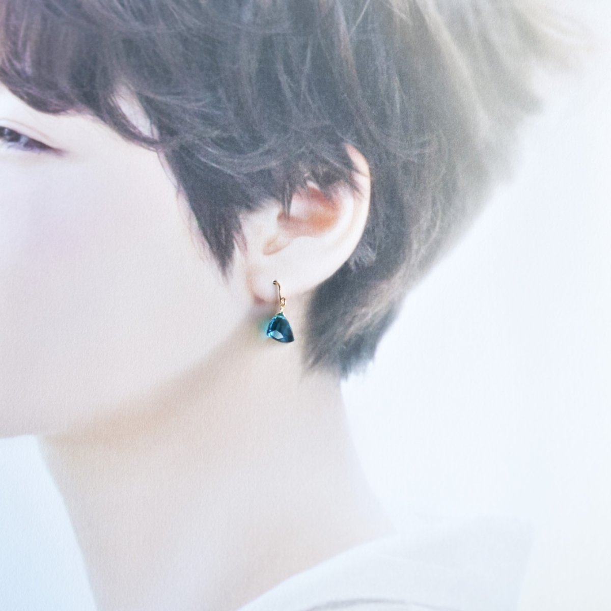 画像7: 秋の新作【限定数のみ】オリエンタル　ピーコッククォーツ　トライアングルジェム　一粒　サージカルステンレスフックピアス  (7)