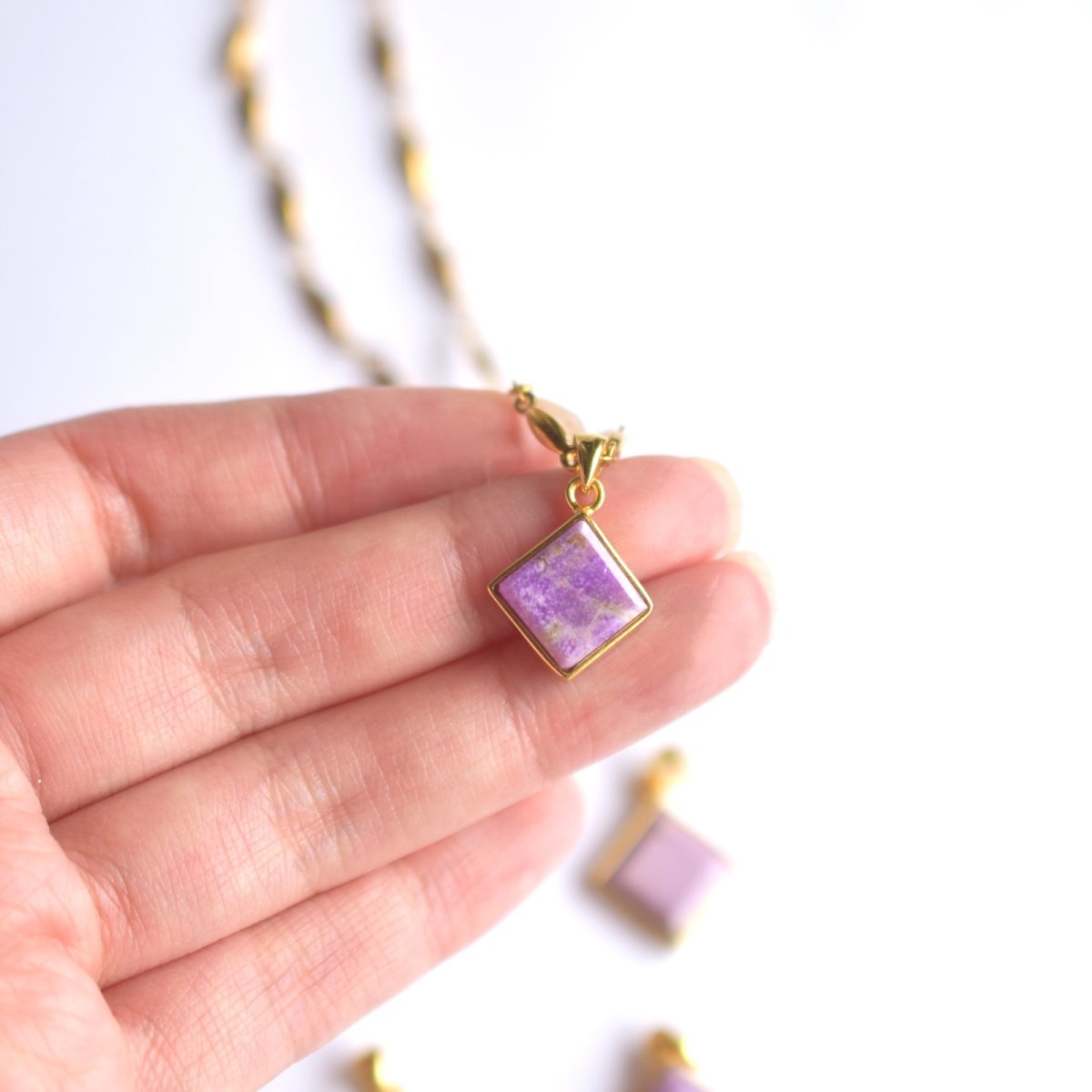 画像8: 残り６！【各1点もの・世界三大ヒーリング】希少　ラベンダーカラー　スギライト　サージカルステンレスネックレス45cm+5cm   (8)