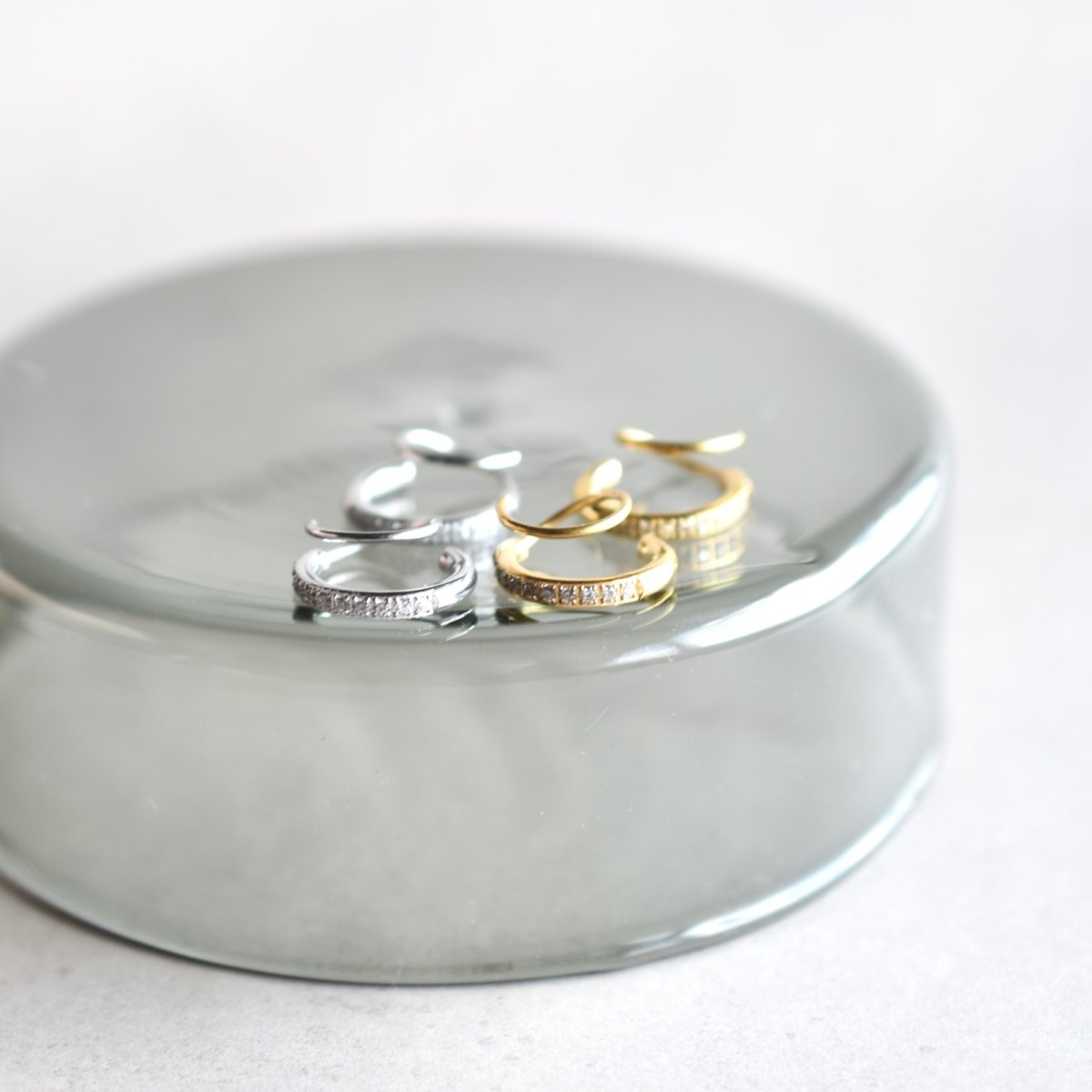 画像6: 残りゴールドのみ【金属アレルギー対応！】2連　重ね付け風　ジルコニア付　カールフープピアス　サージカルステンレス  (6)