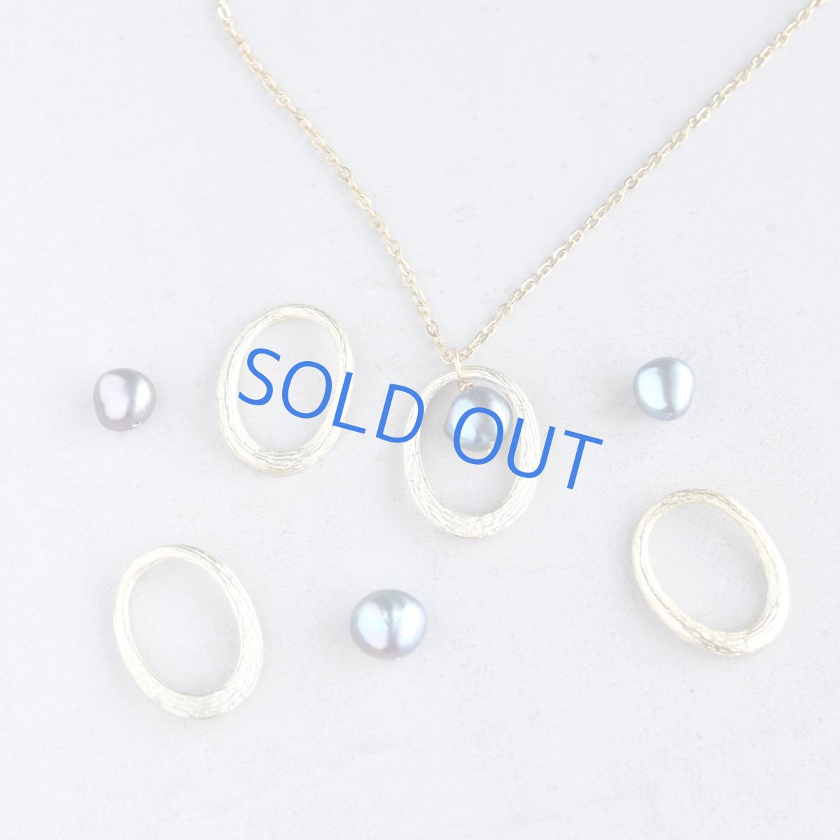 画像1: 特別商品【残り1】ブルーグレー淡水パール　オーバルリング　サージカルステンレスロングネックレス60cm (1)