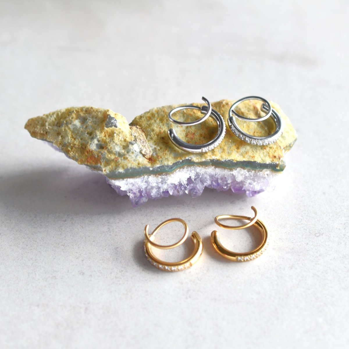 画像8: 残りゴールドのみ【金属アレルギー対応！】2連　重ね付け風　ジルコニア付　カールフープピアス　サージカルステンレス  (8)