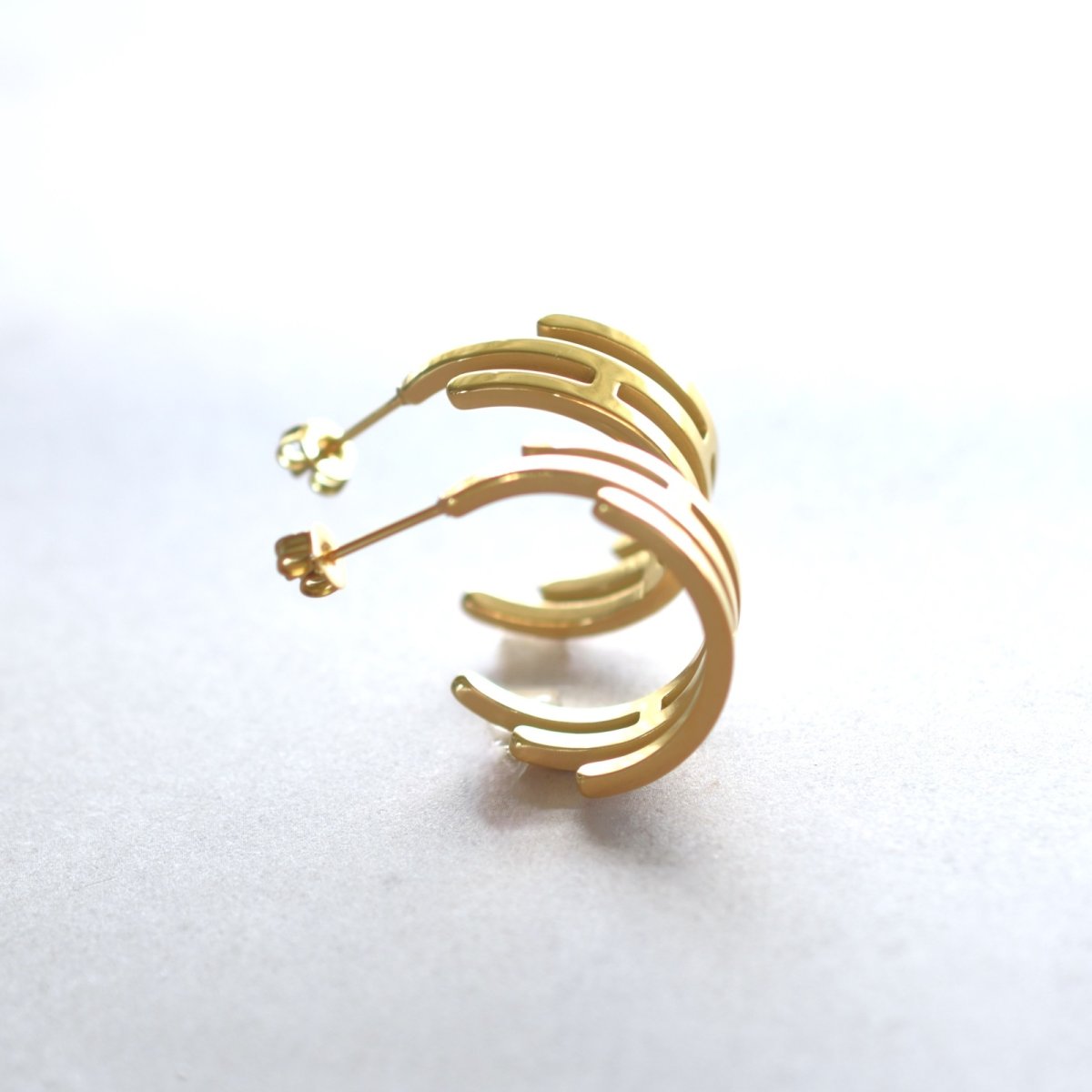 画像2: 【金属アレルギー対応！】透かしデザイン　ハーフフープピアス　サージカルステンレス (2)