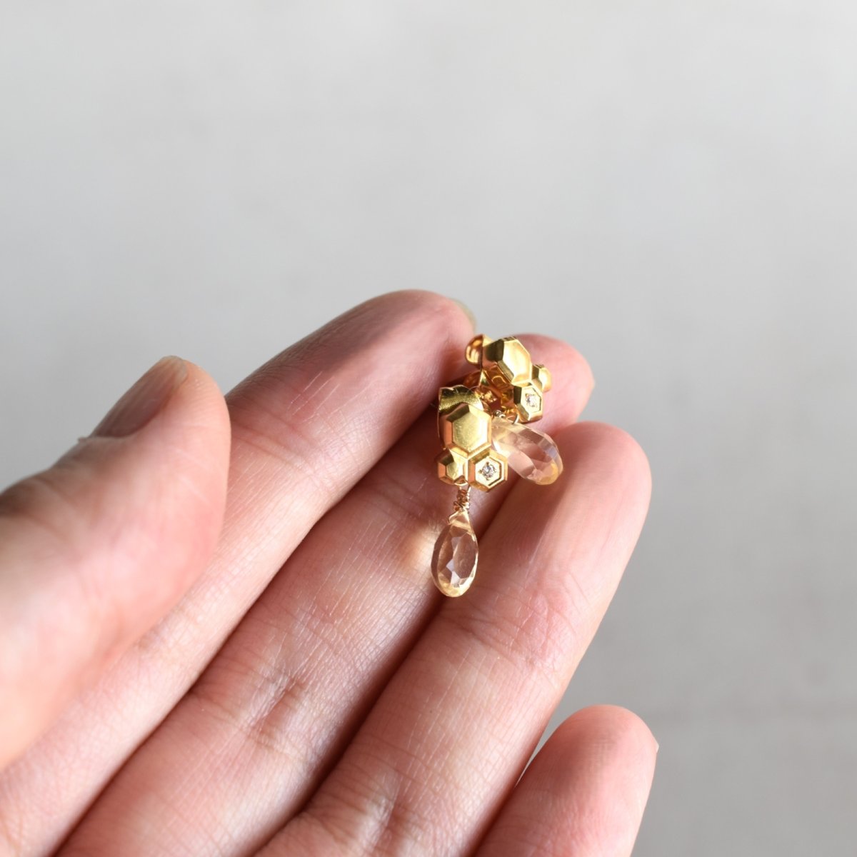 画像2: 秋の新作【金属アレルギー対応!】2WAY 蜂蜜シトリン 滴る ジルコニア付 小粒 サージカルステンレス  (2)