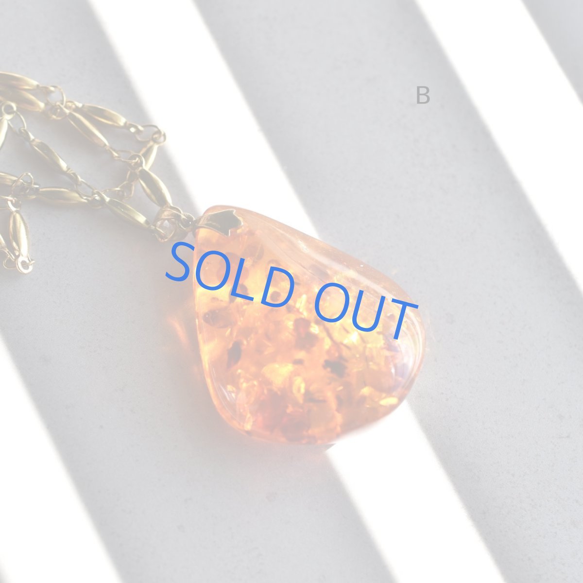 画像9: 限定再入荷！【残りBのみ】バルト海産　超大粒　クラック　アンバー(琥珀）　サージカルステンレスネックレス70cm (9)