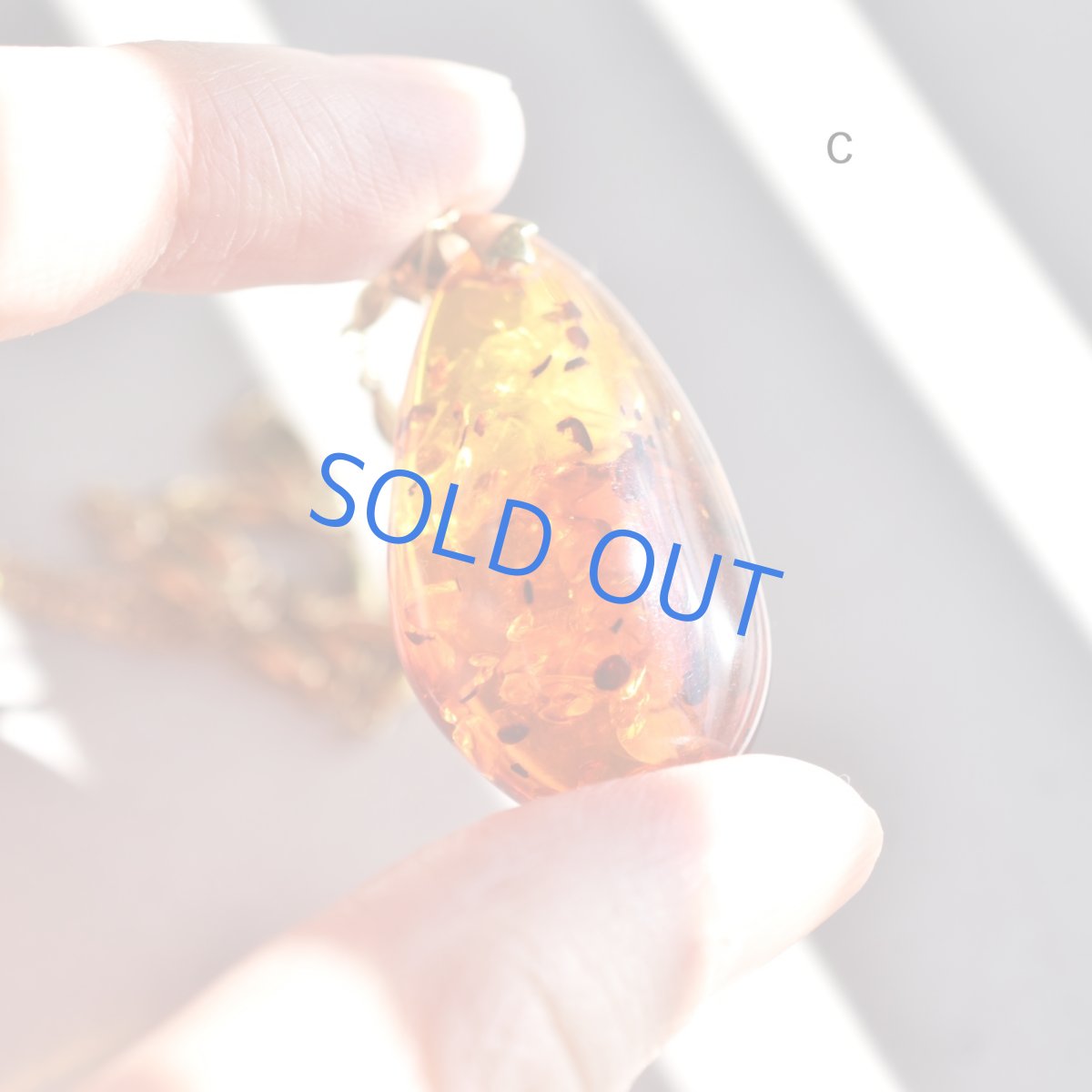 画像14: 限定再入荷！【残りBのみ】バルト海産　超大粒　クラック　アンバー(琥珀）　サージカルステンレスネックレス70cm (14)