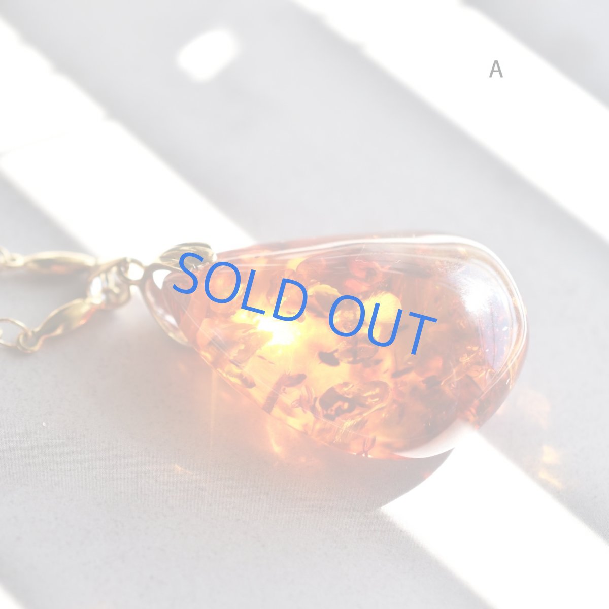 画像7: 限定再入荷！【残りBのみ】バルト海産　超大粒　クラック　アンバー(琥珀）　サージカルステンレスネックレス70cm (7)