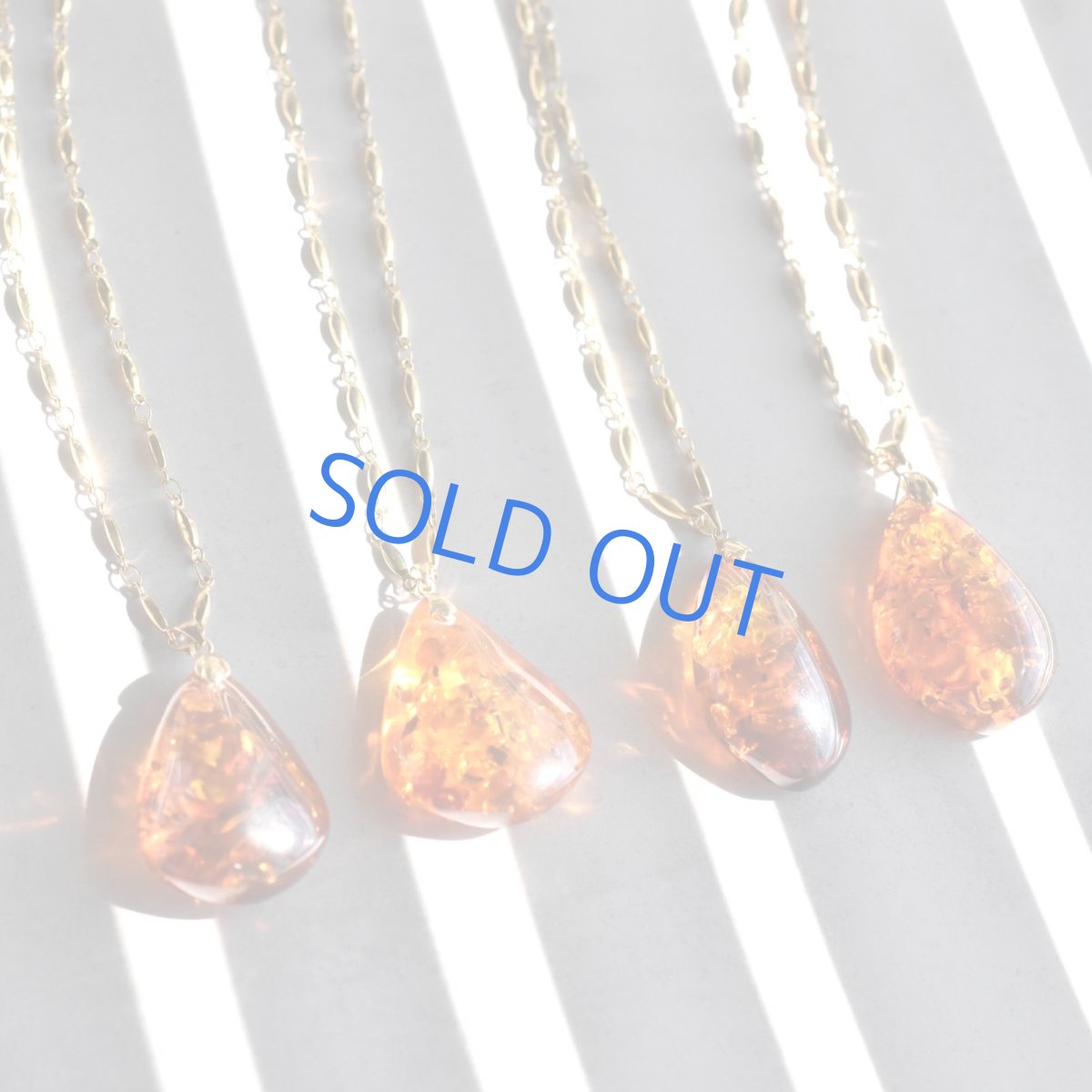 画像2: 限定再入荷！【残りBのみ】バルト海産　超大粒　クラック　アンバー(琥珀）　サージカルステンレスネックレス70cm (2)