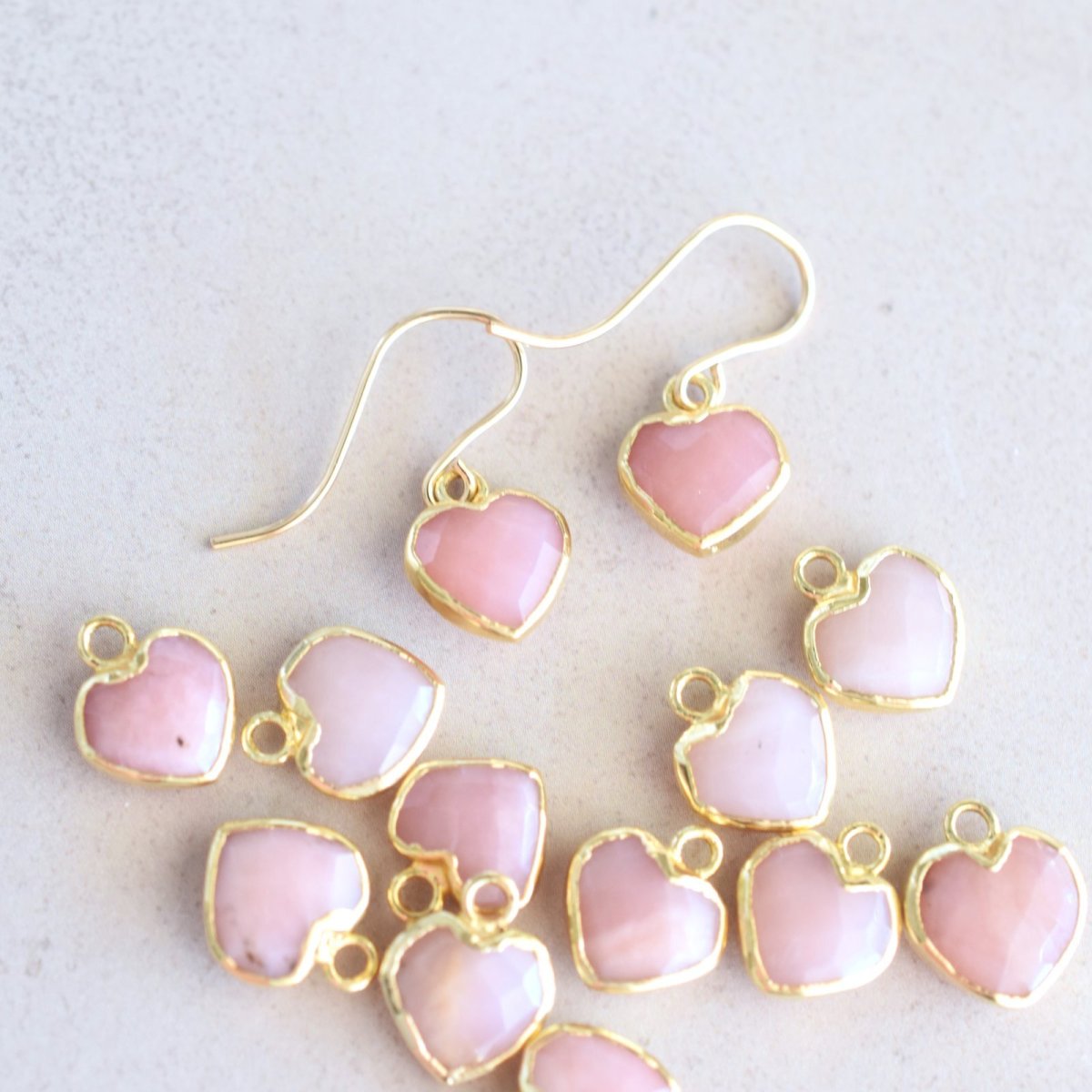 画像8: 秋の新作【限定数のみ・イヤリング変更可】小さなハート　ピンクオパール　フレーム　サージカルステンレスフックピアス  (8)