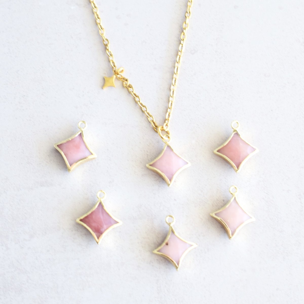 画像4: 秋の新作【限定20】大粒　ピンクオパール　ダイヤチャーム　フレーム　サージカルステンレスネックレス50cm  (4)