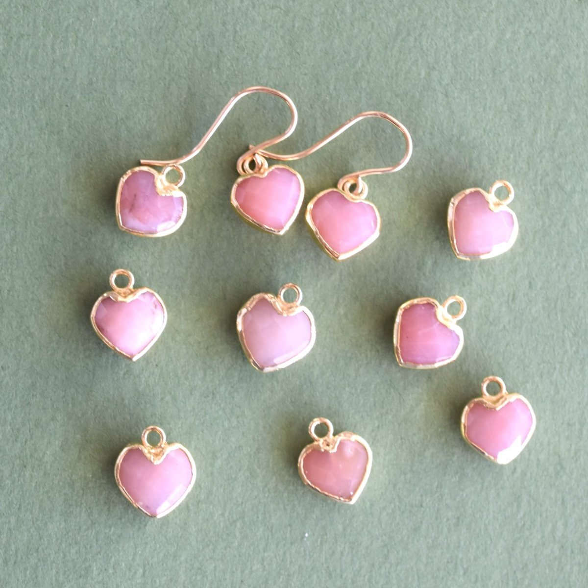 画像2: 秋の新作【限定数のみ・イヤリング変更可】小さなハート　ピンクオパール　フレーム　サージカルステンレスフックピアス  (2)