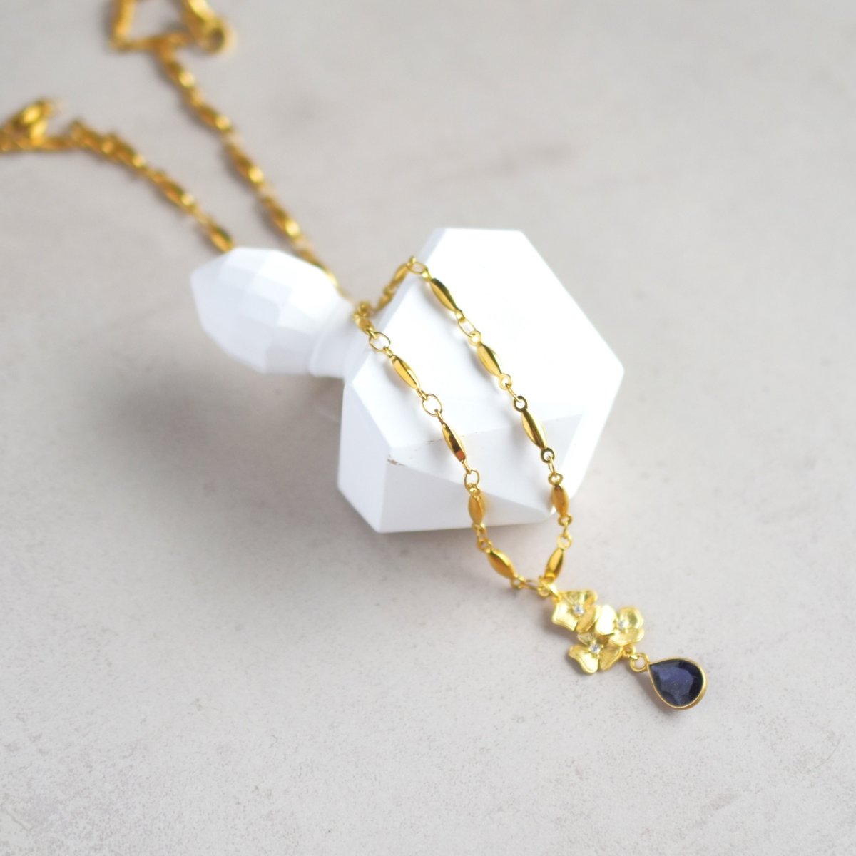 画像6: 【残り2】フラワーチャーム　AAA　アイオライト　18Kメッキフレーム　サージカルステンレスネックレス  (6)