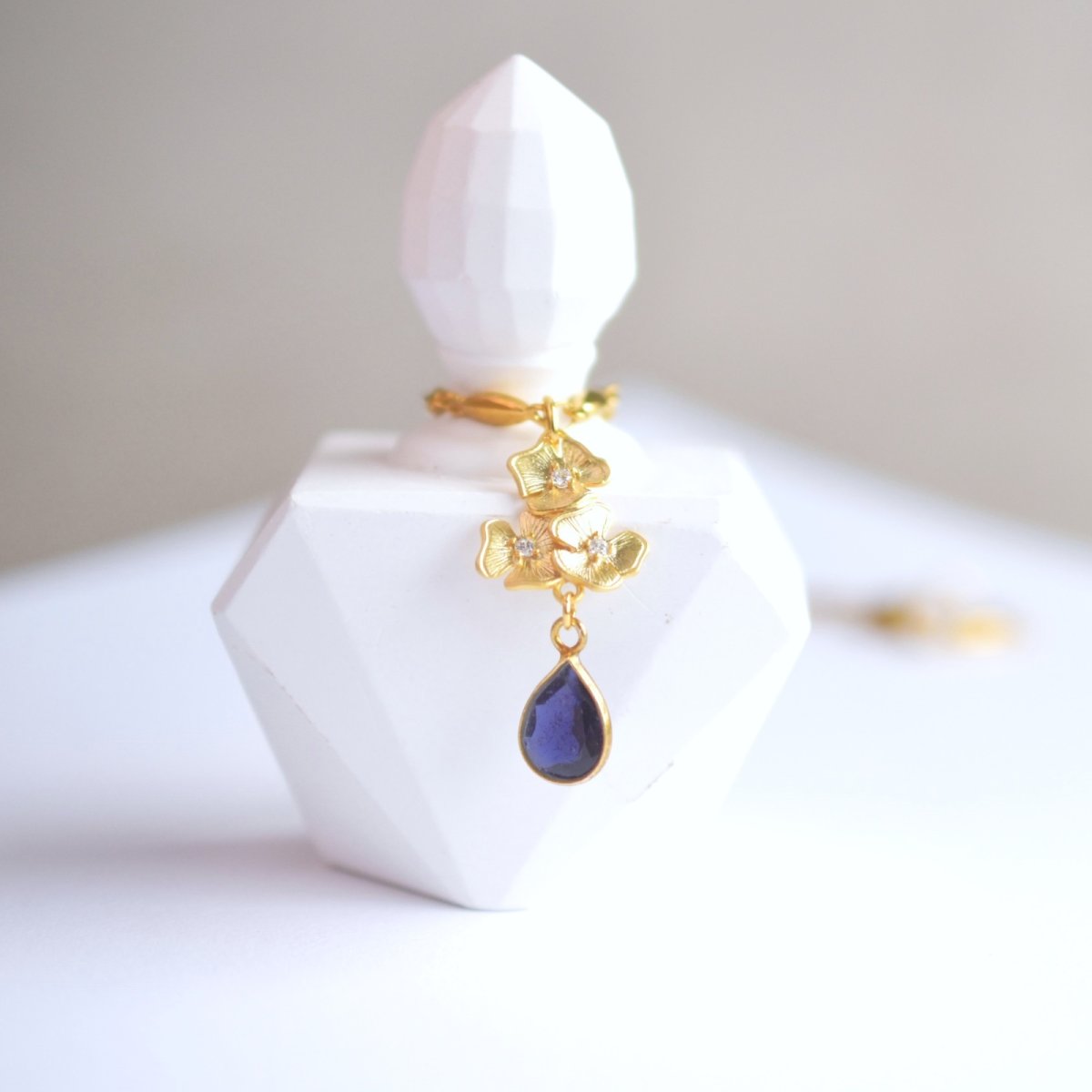 画像5: 【残り2】フラワーチャーム　AAA　アイオライト　18Kメッキフレーム　サージカルステンレスネックレス  (5)