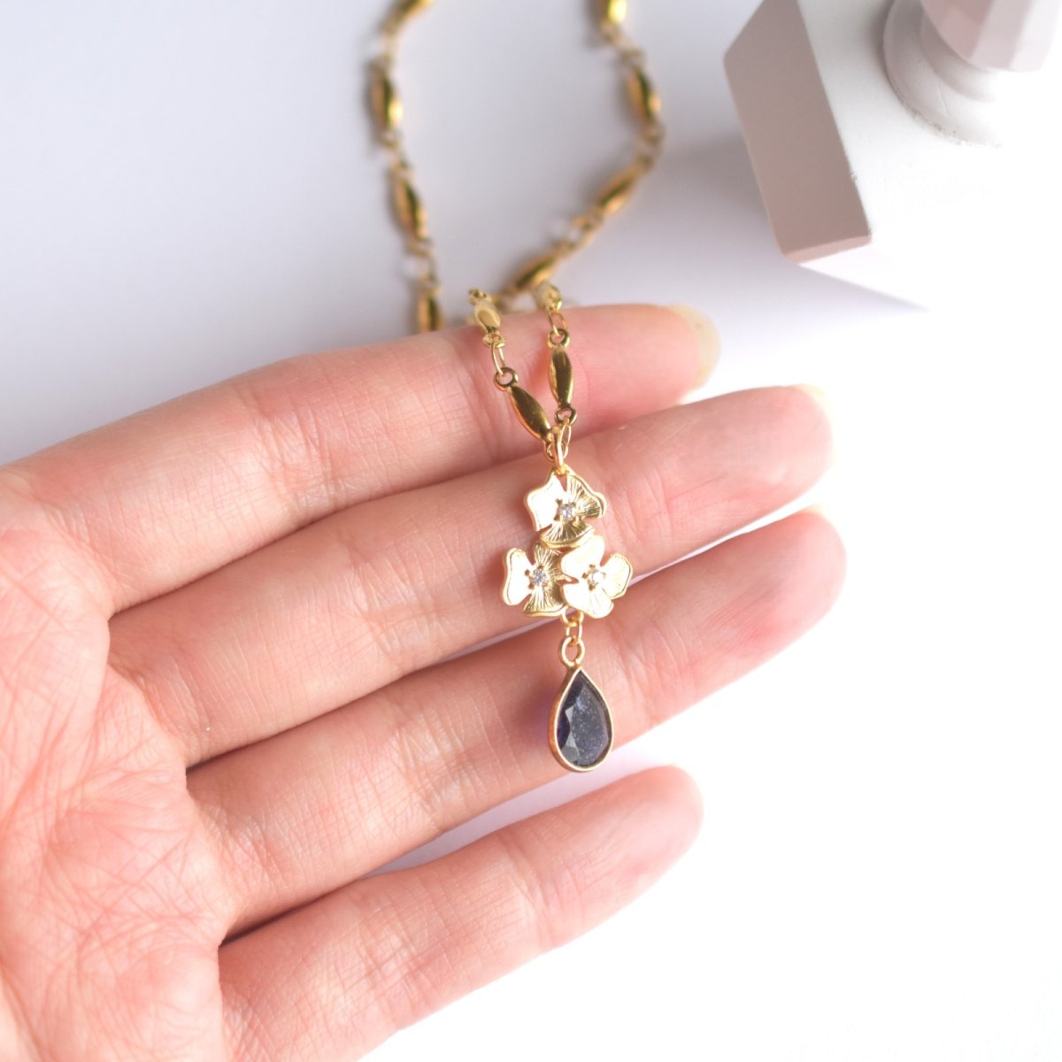 画像7: 【残り2】フラワーチャーム　AAA　アイオライト　18Kメッキフレーム　サージカルステンレスネックレス  (7)