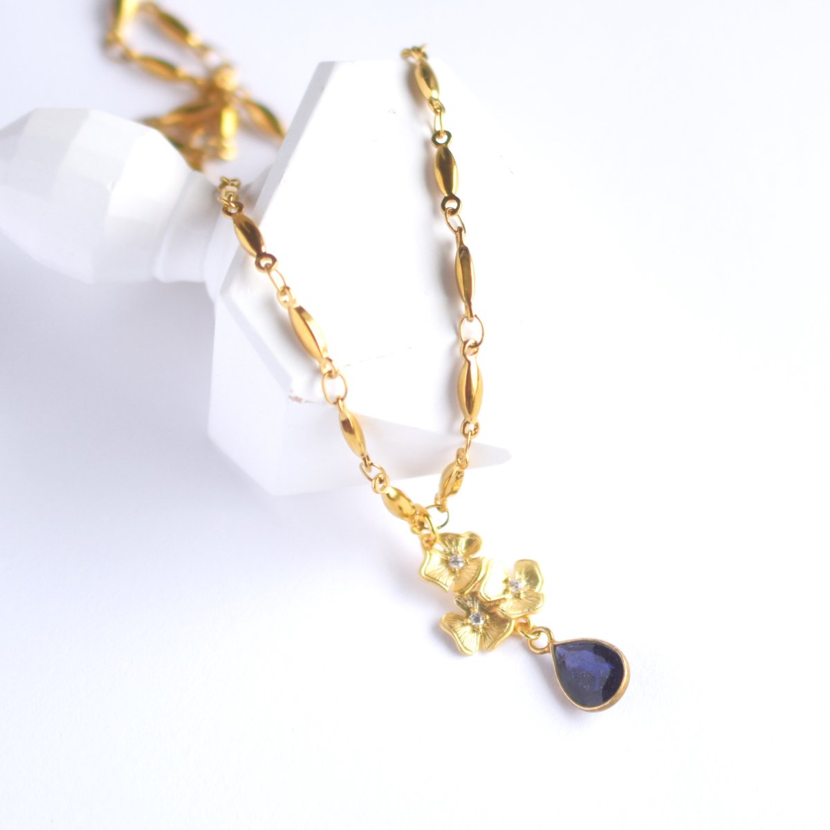 画像3: 【残り2】フラワーチャーム　AAA　アイオライト　18Kメッキフレーム　サージカルステンレスネックレス  (3)