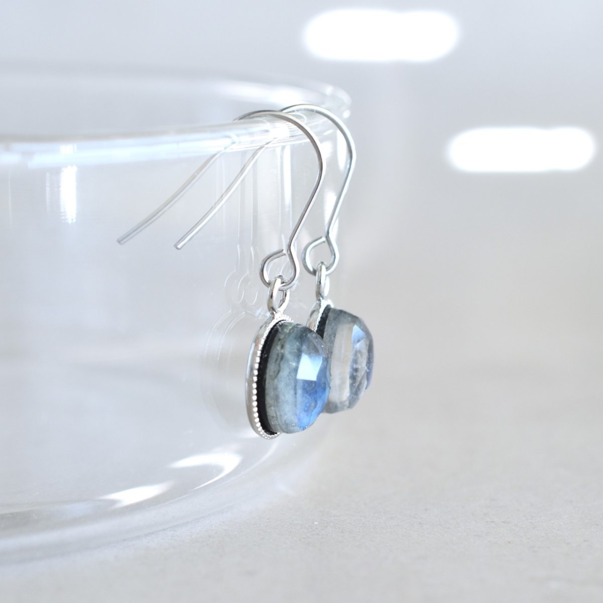 画像5: 秋の新作【限定数のみ・イヤリング変更可】オニキス×ラブラドライト×クリスタル トリプレットカボション サージカルステンレスフックピアス  (5)