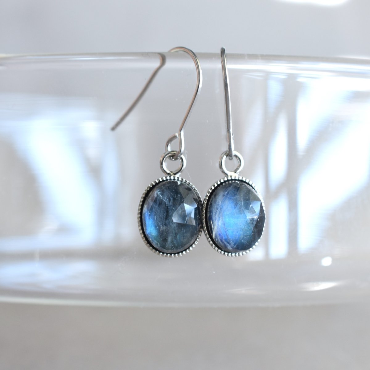 画像4: 秋の新作【限定数のみ・イヤリング変更可】オニキス×ラブラドライト×クリスタル トリプレットカボション サージカルステンレスフックピアス  (4)