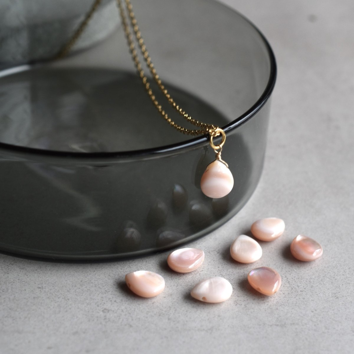 画像4: SALE30%OFF・新入荷!【限定数のみ】桜カラー ピンクシェル ペアシェイプ サージカルステンレスネックレス  (4)